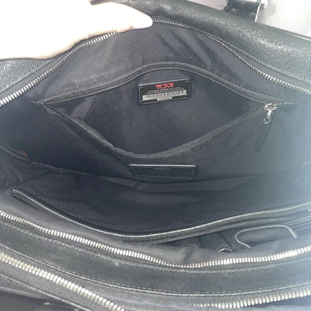 Tumi 16
